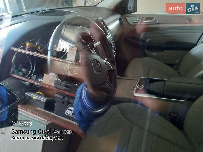 Внедорожник / Кроссовер Mercedes-Benz M-Class 2011 в Умани