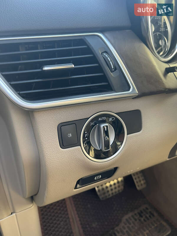 Внедорожник / Кроссовер Mercedes-Benz M-Class 2012 в Хмельнике