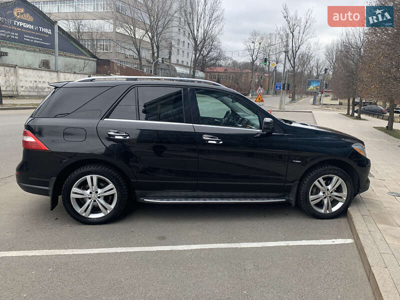 Внедорожник / Кроссовер Mercedes-Benz M-Class 2012 в Киеве