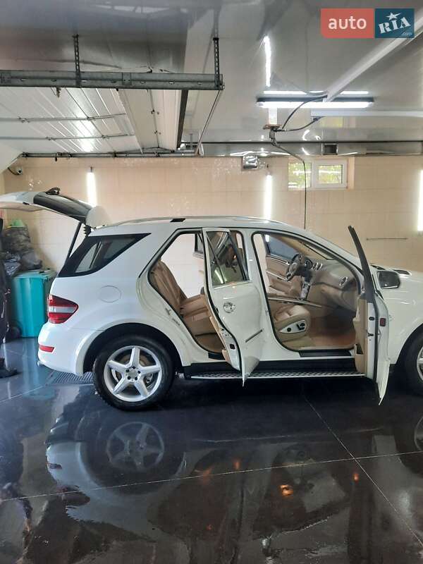 Внедорожник / Кроссовер Mercedes-Benz M-Class 2009 в Запорожье