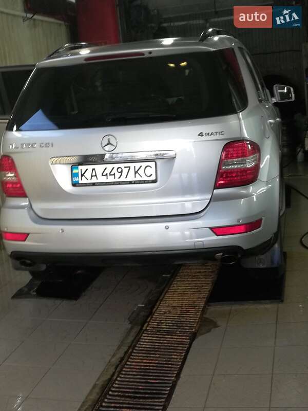 Внедорожник / Кроссовер Mercedes-Benz M-Class 2011 в Киеве