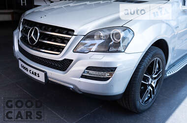 Позашляховик / Кросовер Mercedes-Benz M-Class 2011 в 