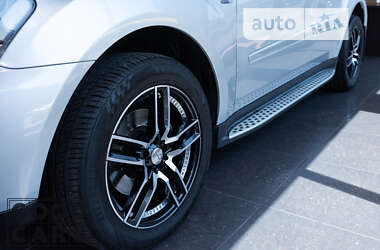 Позашляховик / Кросовер Mercedes-Benz M-Class 2011 в 