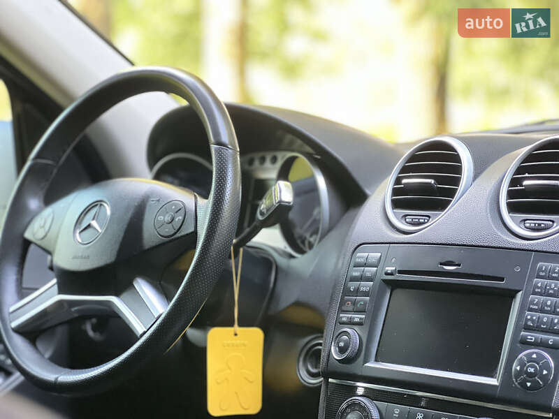 Внедорожник / Кроссовер Mercedes-Benz M-Class 2010 в Межгорье