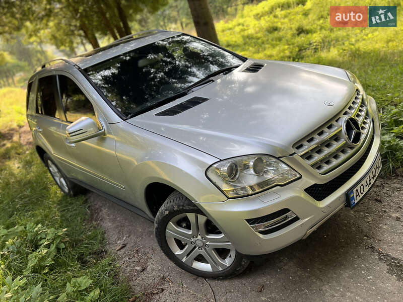 Внедорожник / Кроссовер Mercedes-Benz M-Class 2010 в Межгорье