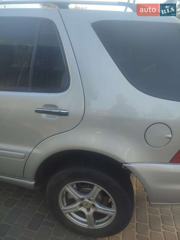 Позашляховик / Кросовер Mercedes-Benz M-Class 2004 в Броварах