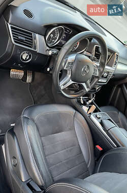 Позашляховик / Кросовер Mercedes-Benz M-Class 2014 в 