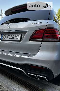Позашляховик / Кросовер Mercedes-Benz M-Class 2015 в 