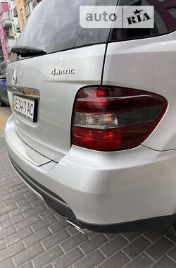 Внедорожник / Кроссовер Mercedes-Benz M-Class 2005 в 