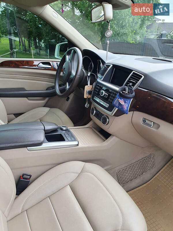 Позашляховик / Кросовер Mercedes-Benz M-Class 2012 в Сторожинці