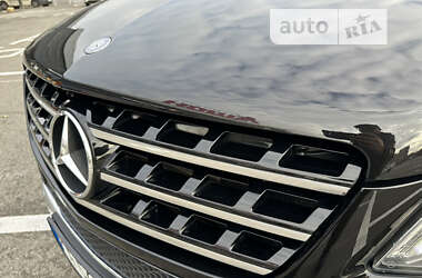 Внедорожник / Кроссовер Mercedes-Benz M-Class 2013 в 