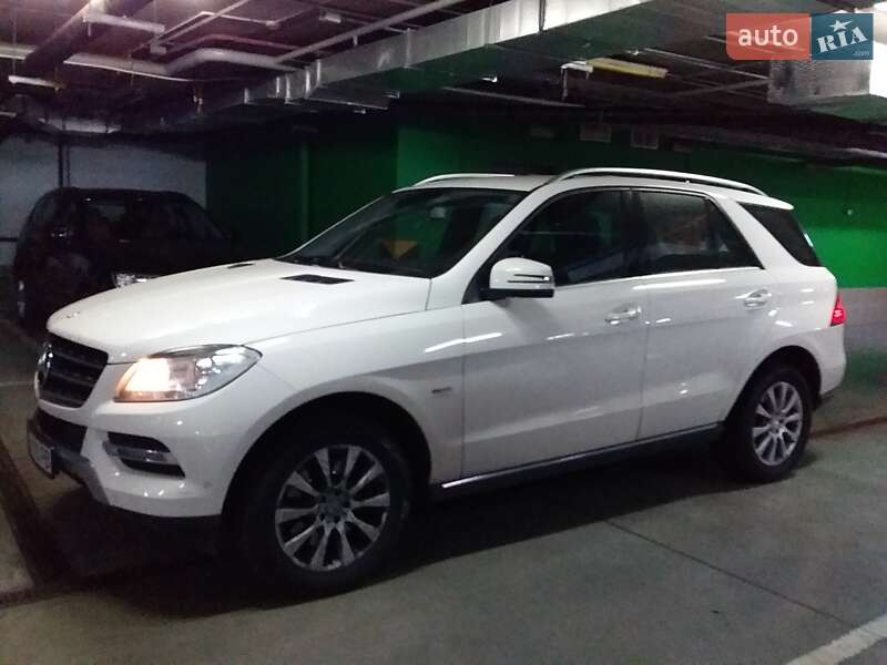 Внедорожник / Кроссовер Mercedes-Benz M-Class 2012 в Киеве