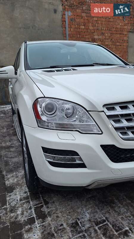 Внедорожник / Кроссовер Mercedes-Benz M-Class 2010 в Черновцах