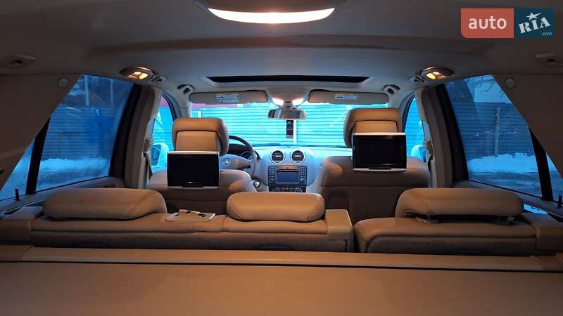 Внедорожник / Кроссовер Mercedes-Benz M-Class 2010 в Черновцах