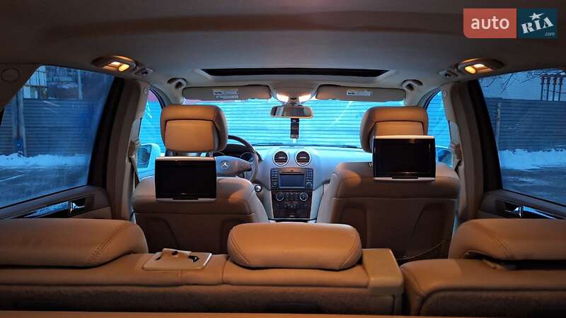 Внедорожник / Кроссовер Mercedes-Benz M-Class 2010 в Черновцах
