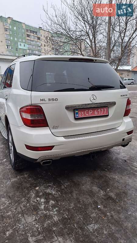 Внедорожник / Кроссовер Mercedes-Benz M-Class 2010 в Черновцах