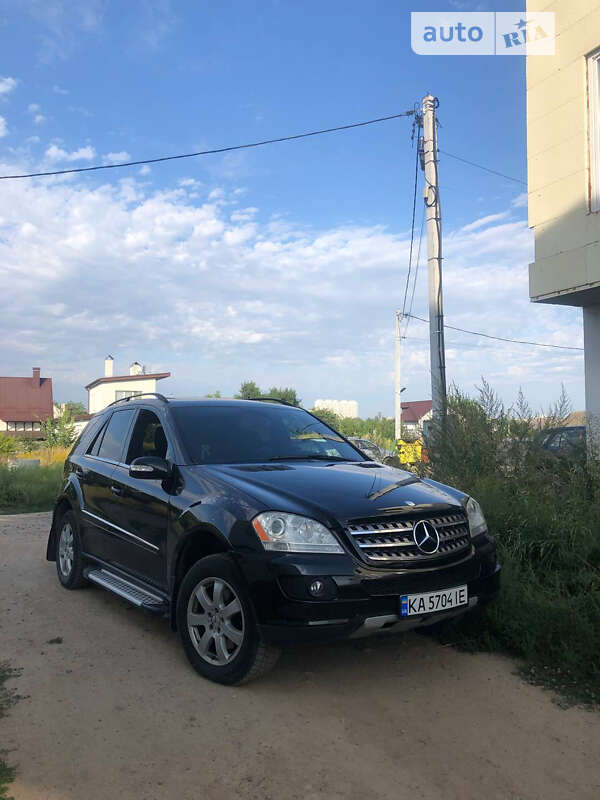 Внедорожник / Кроссовер Mercedes-Benz M-Class 2006 в Вишневом