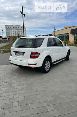 Внедорожник / Кроссовер Mercedes-Benz M-Class 2011 в Киеве