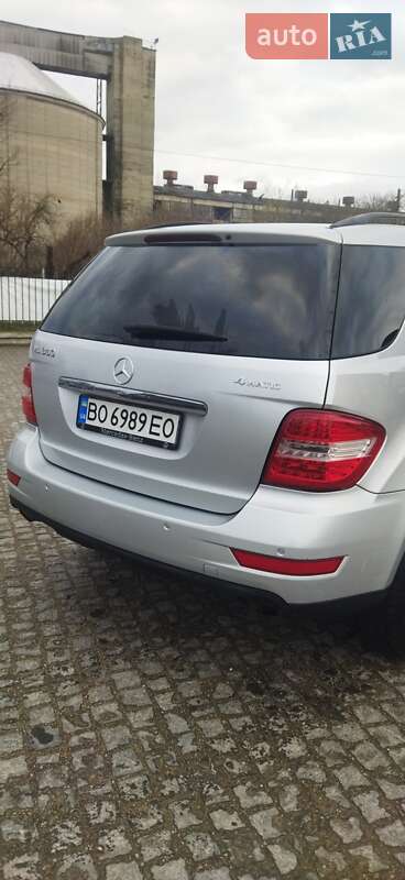 Внедорожник / Кроссовер Mercedes-Benz M-Class 2010 в Кременце