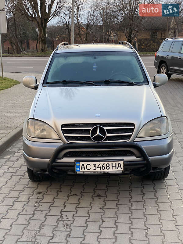 Внедорожник / Кроссовер Mercedes-Benz M-Class 1999 в 