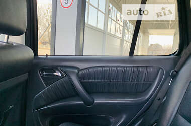 Внедорожник / Кроссовер Mercedes-Benz M-Class 2004 в 