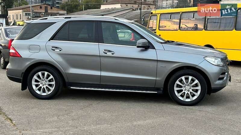 Внедорожник / Кроссовер Mercedes-Benz M-Class 2012 в Киеве