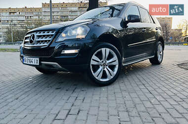 Внедорожник / Кроссовер Mercedes-Benz M-Class 2010 в Киеве