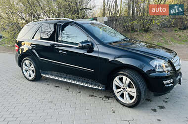 Внедорожник / Кроссовер Mercedes-Benz M-Class 2010 в Киеве