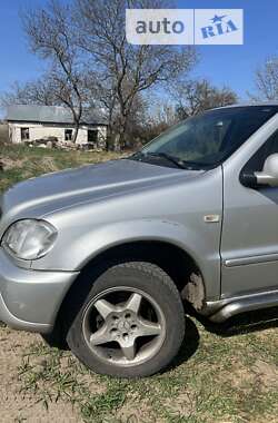 Позашляховик / Кросовер Mercedes-Benz M-Class 2000 в Полтаві