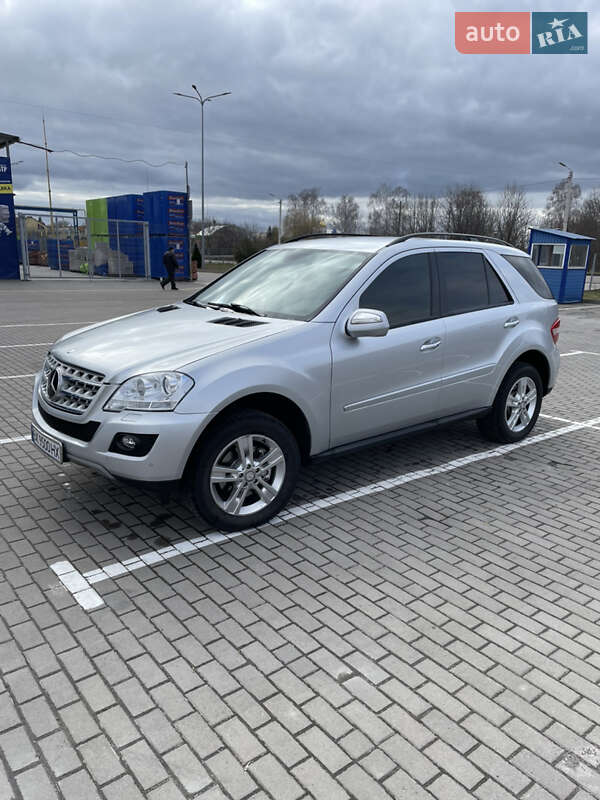 Внедорожник / Кроссовер Mercedes-Benz M-Class 2009 в Дубно