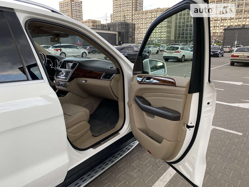 Внедорожник / Кроссовер Mercedes-Benz M-Class 2015 в Киеве