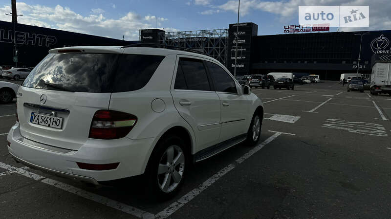 Внедорожник / Кроссовер Mercedes-Benz M-Class 2010 в Киеве