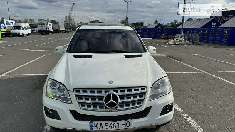 Внедорожник / Кроссовер Mercedes-Benz M-Class 2010 в Киеве