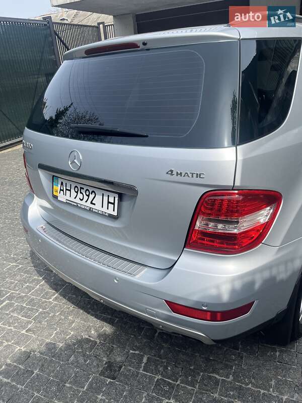Внедорожник / Кроссовер Mercedes-Benz M-Class 2009 в Киеве