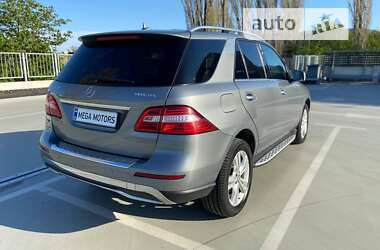 Позашляховик / Кросовер Mercedes-Benz M-Class 2013 в Києві