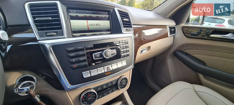 Внедорожник / Кроссовер Mercedes-Benz M-Class 2014 в Ровно