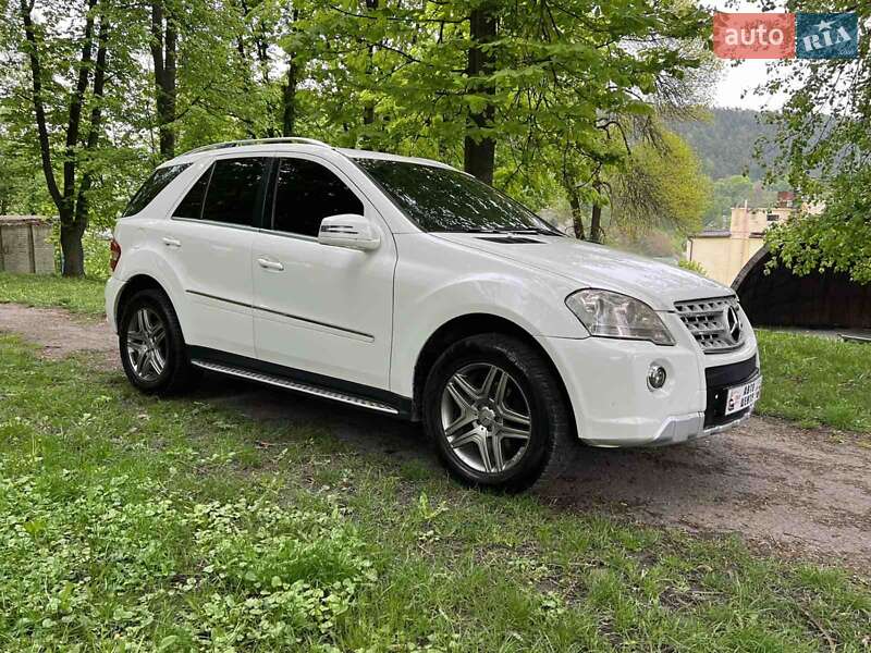 Внедорожник / Кроссовер Mercedes-Benz M-Class 2011 в Кременце