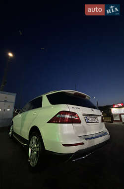 Внедорожник / Кроссовер Mercedes-Benz M-Class 2011 в 