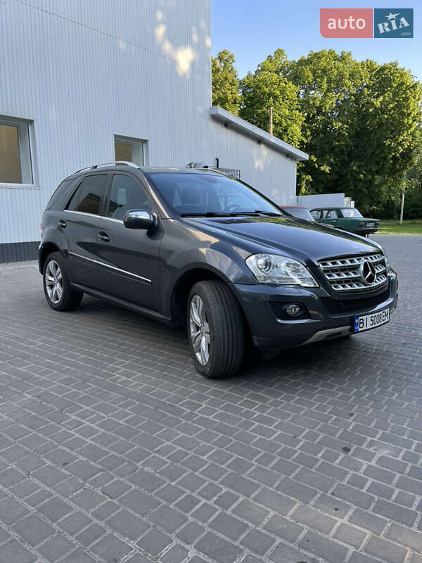 Внедорожник / Кроссовер Mercedes-Benz M-Class 2010 в Полтаве