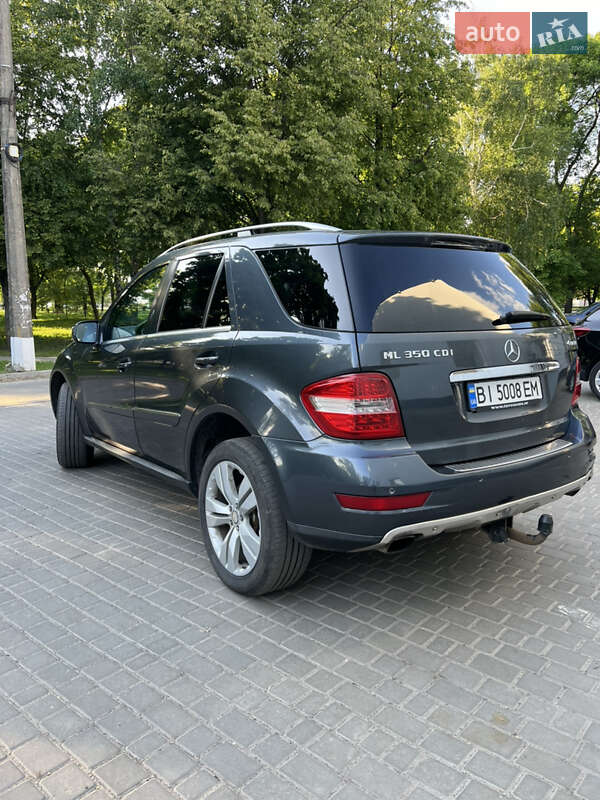 Внедорожник / Кроссовер Mercedes-Benz M-Class 2010 в Полтаве