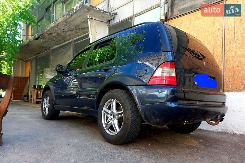 Позашляховик / Кросовер Mercedes-Benz M-Class 2001 в Харкові