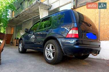 Позашляховик / Кросовер Mercedes-Benz M-Class 2001 в 