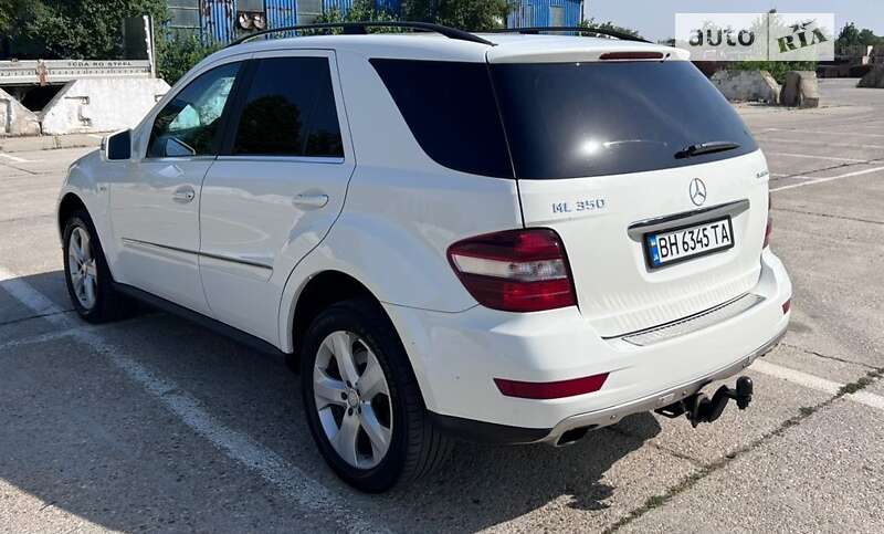 Позашляховик / Кросовер Mercedes-Benz M-Class 2011 в Одесі