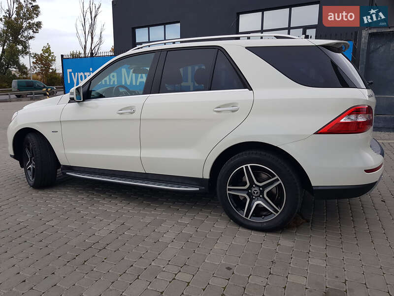 Внедорожник / Кроссовер Mercedes-Benz M-Class 2011 в Тернополе