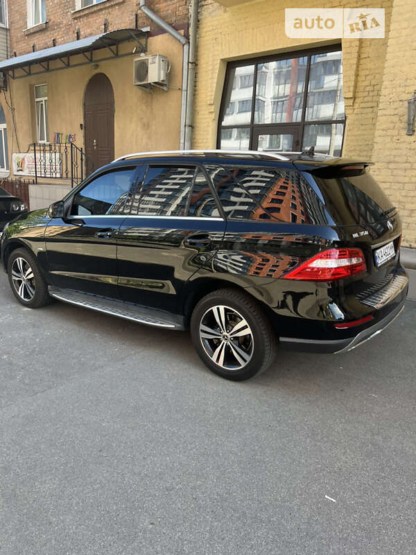 Внедорожник / Кроссовер Mercedes-Benz M-Class 2011 в Львове