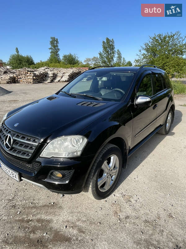 Внедорожник / Кроссовер Mercedes-Benz M-Class 2009 в Козове