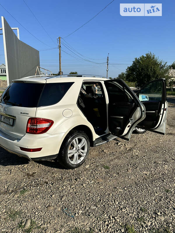Внедорожник / Кроссовер Mercedes-Benz M-Class 2011 в Снятине