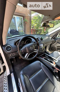 Внедорожник / Кроссовер Mercedes-Benz M-Class 2011 в 