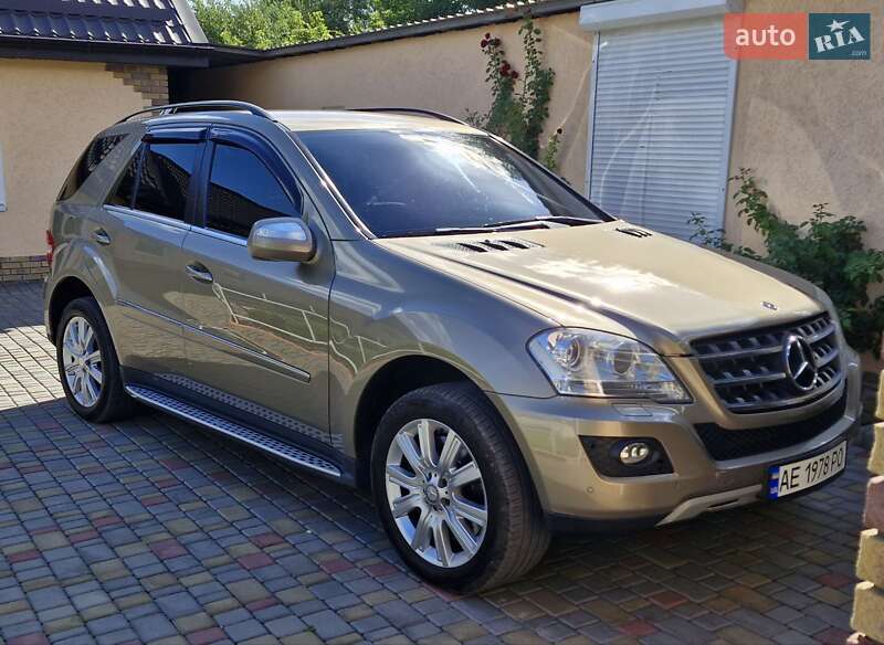 Позашляховик / Кросовер Mercedes-Benz M-Class 2010 в Дніпрі