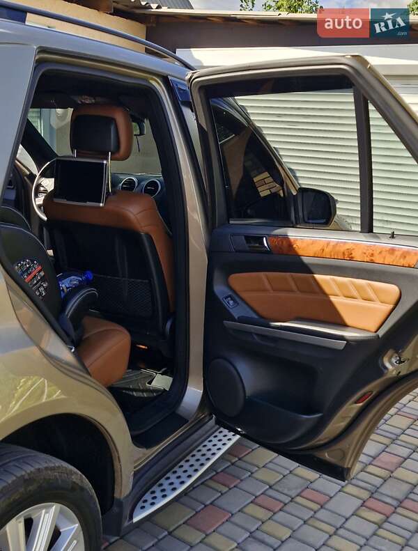 Позашляховик / Кросовер Mercedes-Benz M-Class 2010 в Дніпрі